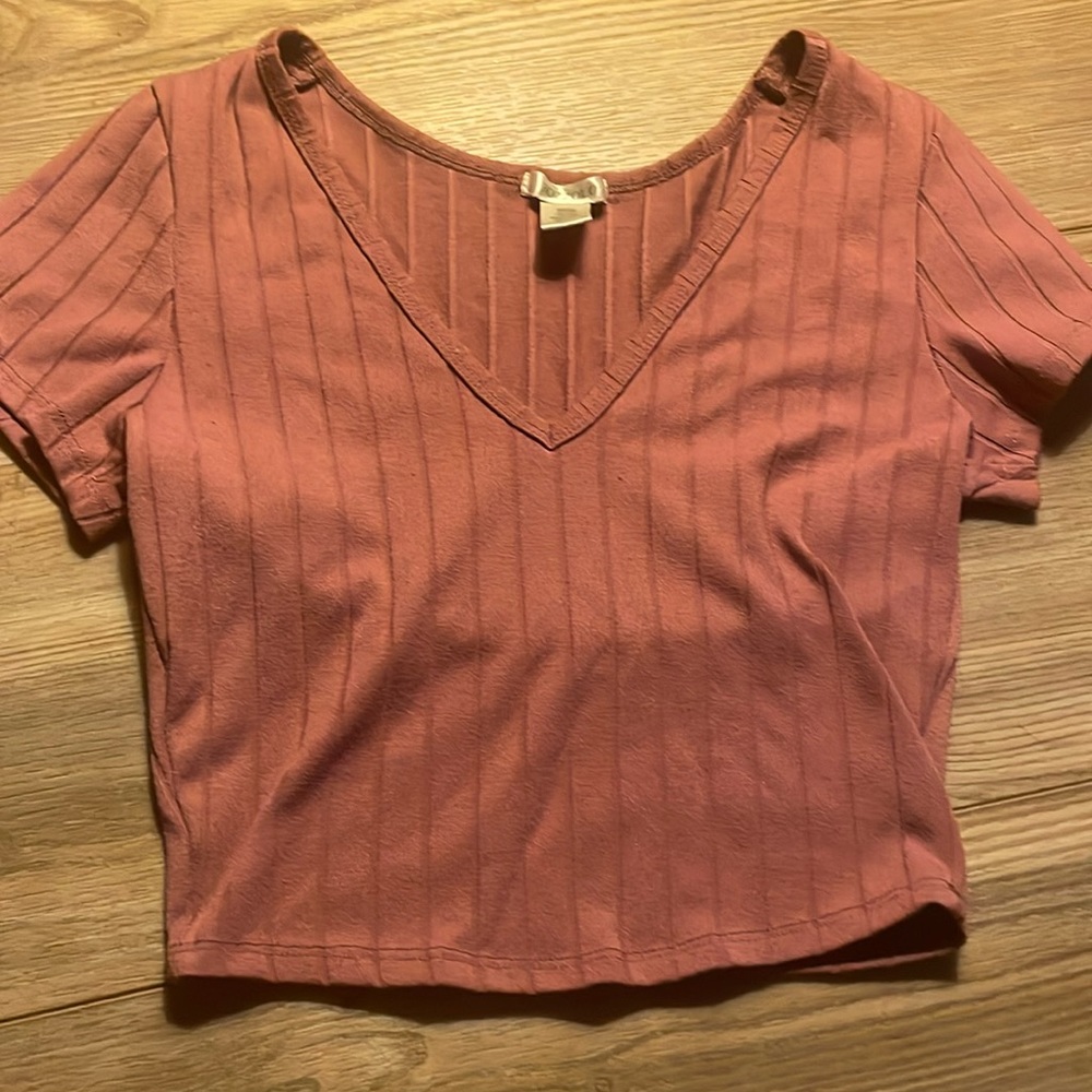 small cropped t shirt